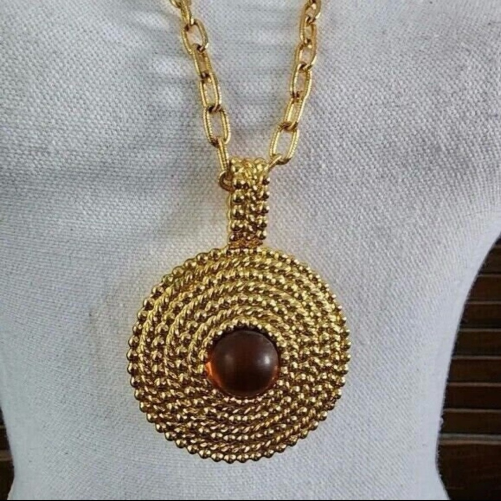 VTG Modern Avon Medallion Necklace - Picture 14 of 15
